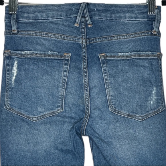 Good American Good Legs Crop Studded Split Hem Jeans Size 2/26 - Picture 9 of 13